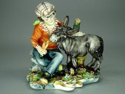 Купить фарфоровую статуэтку Capodimonte Мальчик с осликом