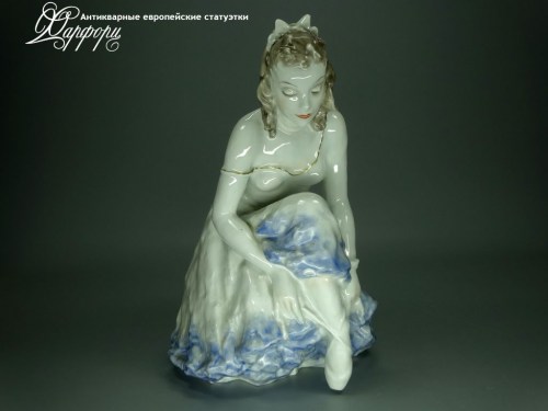 Купить фарфоровую статуэтку Rosenthal Балерина завязывающая пуанту