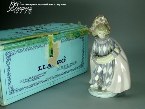 Купить фарфоровую статуэтку Lladro Пьеро с гармошкой