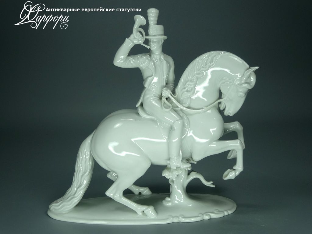 Антикварная фарфоровая статуэтка "Горнист" Rosenthal Антикварная фарфоровая статуэтка "Горнист" Rosenthal