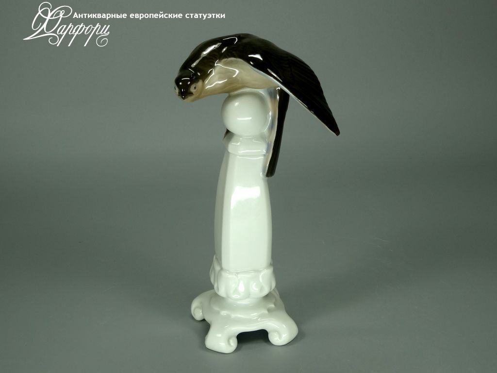 Антикварная фарфоровая статуэтка "Сокол на столбе" Rosenthal Антикварная фарфоровая статуэтка "Сокол на столбе" Rosenthal